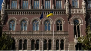 Нацбанк сьомий тиждень поспіль продає на міжбанку понад мільярд доларів